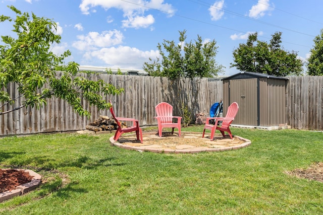 view of yard featuring a fenced backyard, an outbuilding, and a shed