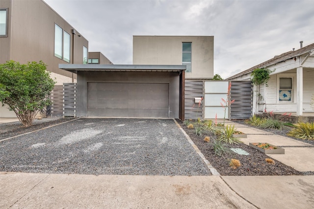 view of front facade with gravel driveway