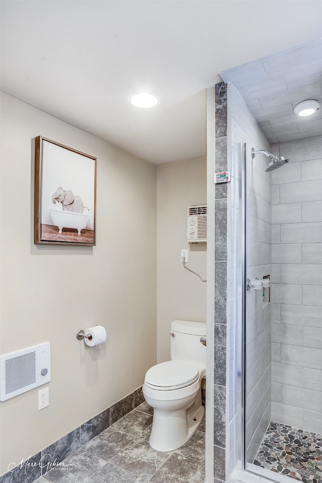 bathroom featuring toilet, baseboards, a wall mounted AC, and a stall shower