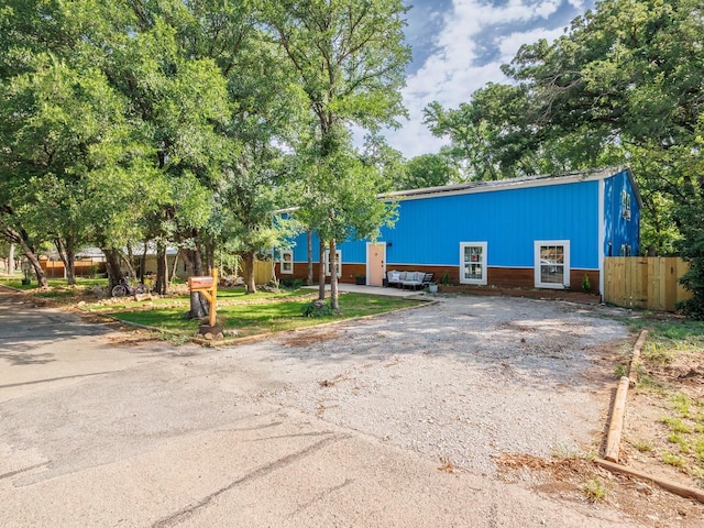 bi-level home featuring fence