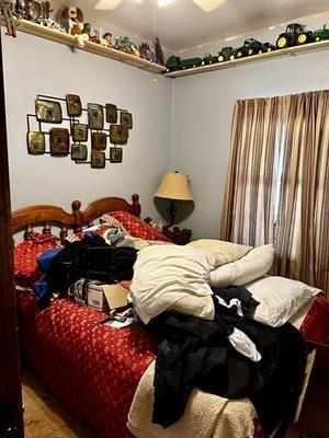 bedroom featuring a ceiling fan
