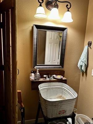 bathroom with baseboards