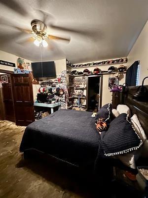 bedroom with a ceiling fan