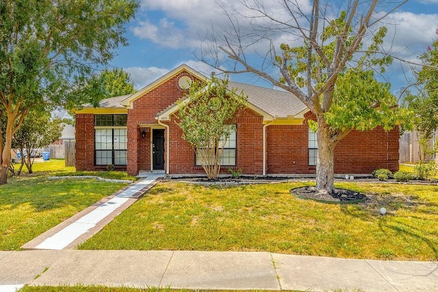 view of front of property featuring brick siding and a front yard