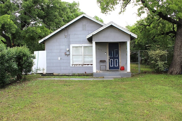 view of front of property with fence and a front lawn