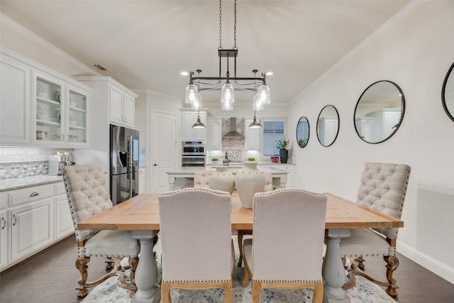 dining area featuring crown molding, dark wood-style flooring, recessed lighting, baseboards, and visible vents