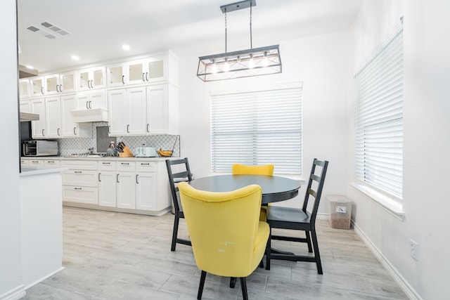 dining room with a toaster, baseboards, recessed lighting, and visible vents