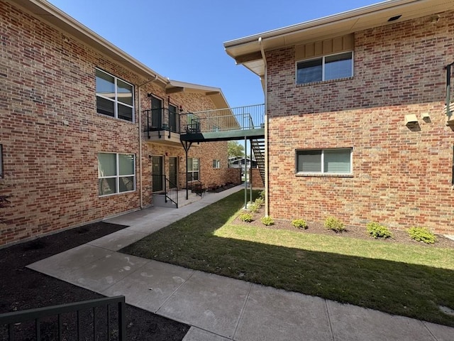 view of yard with a balcony