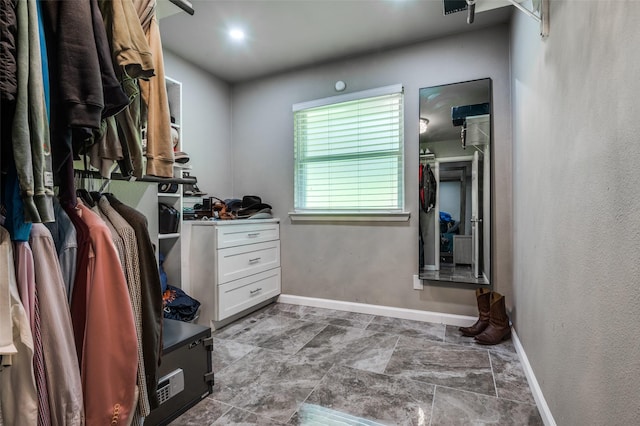 3467 Navajo Cir, Dallas, TX 75224 - view of spacious closet