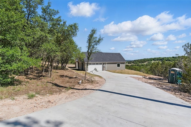 view of front of home featuring a garage and driveway