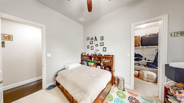 bedroom featuring baseboards, a ceiling fan, and a closet