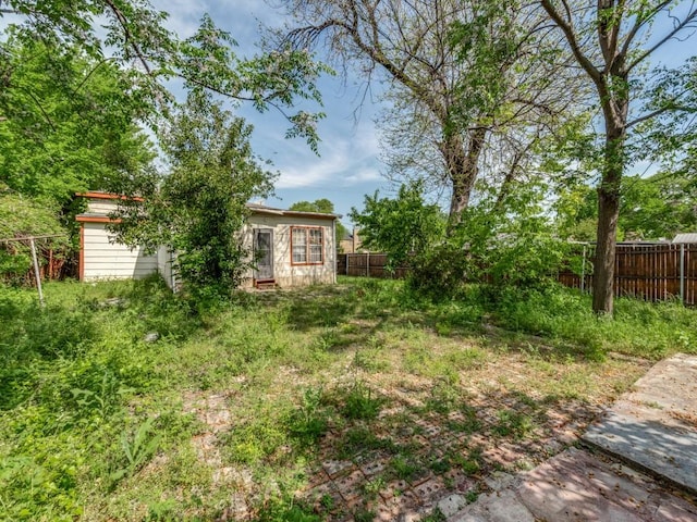 4942 Terry St, Dallas, TX 75223 - view of yard featuring fence