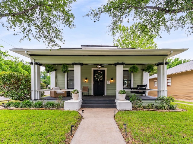 view of front of property featuring covered porch and a front lawn