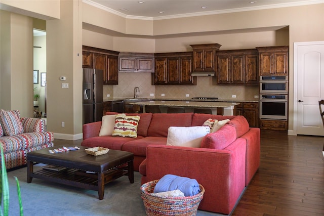 living area featuring dark wood-style flooring, baseboards, recessed lighting, and ornamental molding