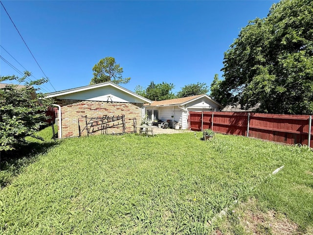 321 Chisholm Trl, Sherman, TX 75092 - view of yard featuring fence