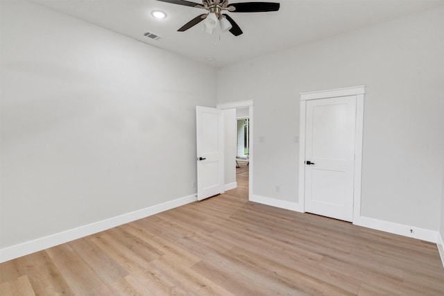 unfurnished room with visible vents, light wood-style floors, baseboards, ceiling fan, and recessed lighting