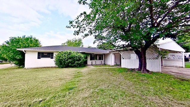 700 N Scarlett Dr, Lacy Lakeview, TX 76705 - single story home featuring a front lawn