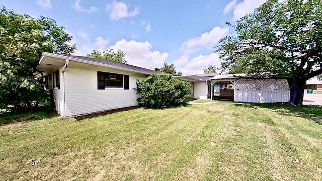 700 N Scarlett Dr, Lacy Lakeview, TX 76705 - view of front facade with brick siding and a front lawn