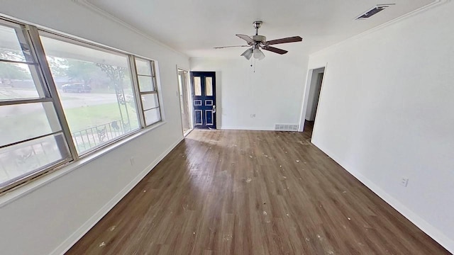 700 N Scarlett Dr, Lacy Lakeview, TX 76705 - unfurnished room featuring crown molding, baseboards, visible vents, and wood finished floors