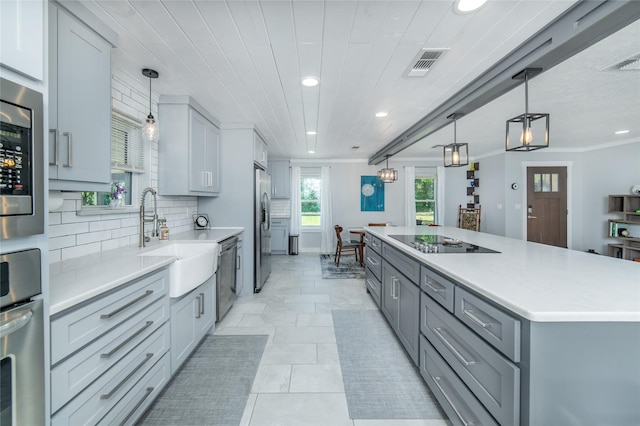 kitchen featuring visible vents, a sink, recessed lighting, and stainless steel appliances
