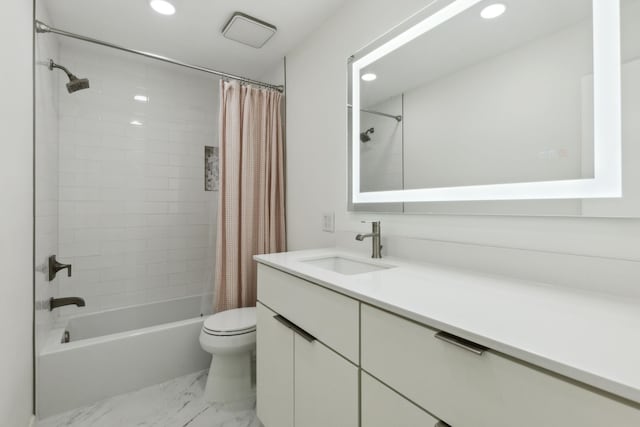 full bathroom featuring vanity, shower / bathtub combination with curtain, toilet, and recessed lighting