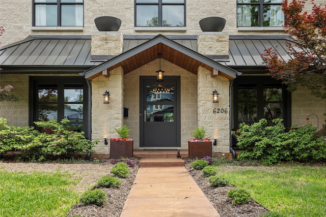 view of front of home featuring metal roof, a front yard, and a standing seam roof