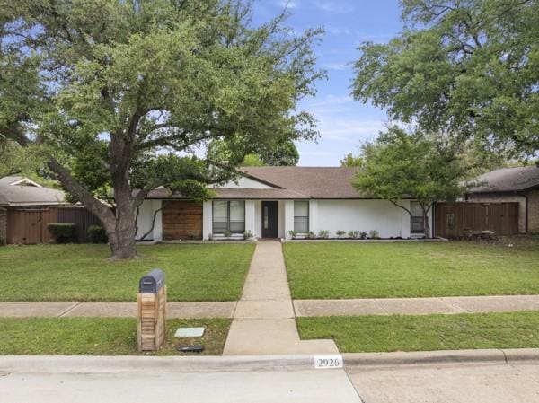 single story home featuring a front yard