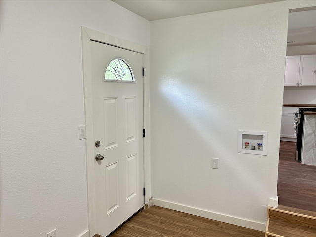 3408 Michigan Ave, Dallas, TX 75216 - entrance foyer featuring baseboards and dark wood finished floors