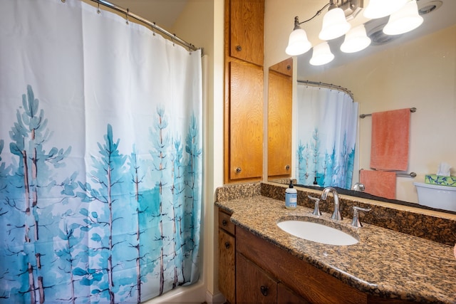 full bath featuring vanity, a shower with curtain, and an inviting chandelier