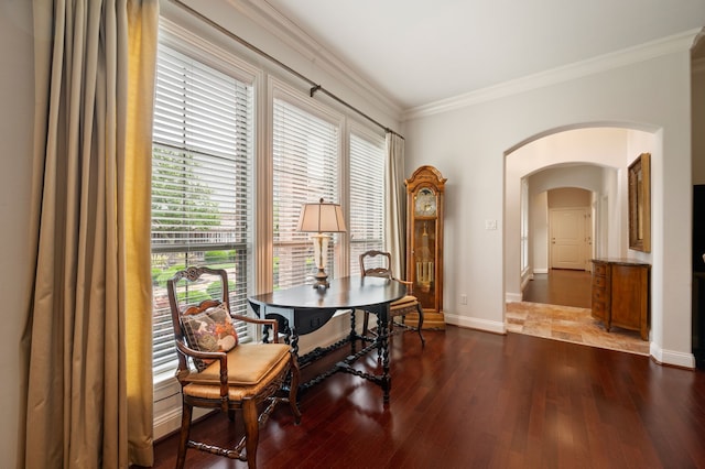 living area featuring arched walkways, ornamental molding, baseboards, and dark wood-type flooring