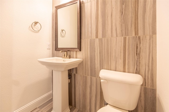 5521 Riverside Ln, Mckinney, TX 75070 - half bathroom featuring toilet