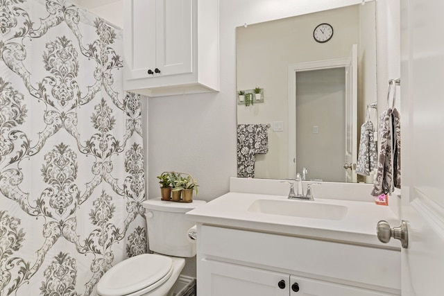 bathroom with vanity, toilet, and curtained shower