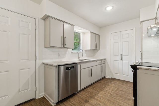 kitchen with a sink, tasteful backsplash, stainless steel dishwasher, dark wood-type flooring, and black range with electric stovetop