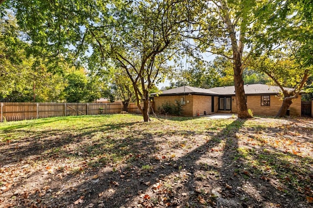 view of yard featuring a fenced backyard
