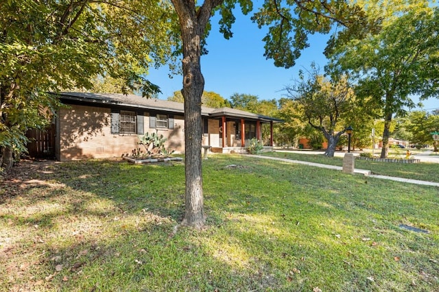ranch-style home featuring brick siding and a front lawn
