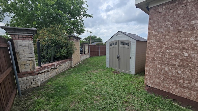 view of yard with a storage unit, an outbuilding, and fence private yard