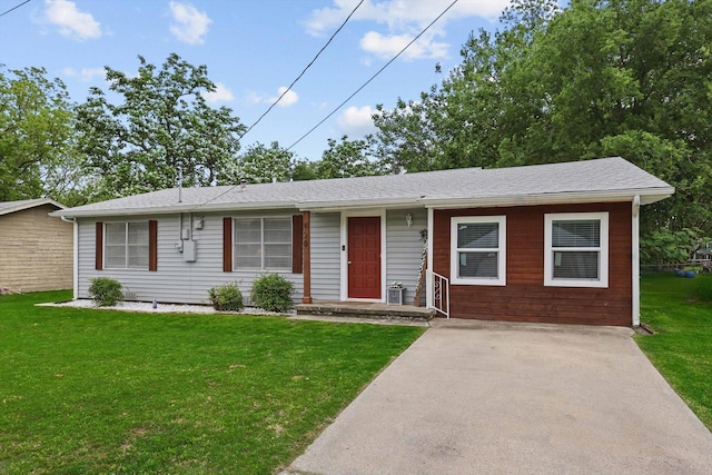single story home featuring a front yard