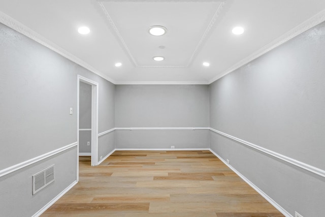below grade area featuring visible vents, recessed lighting, light wood-style floors, and crown molding