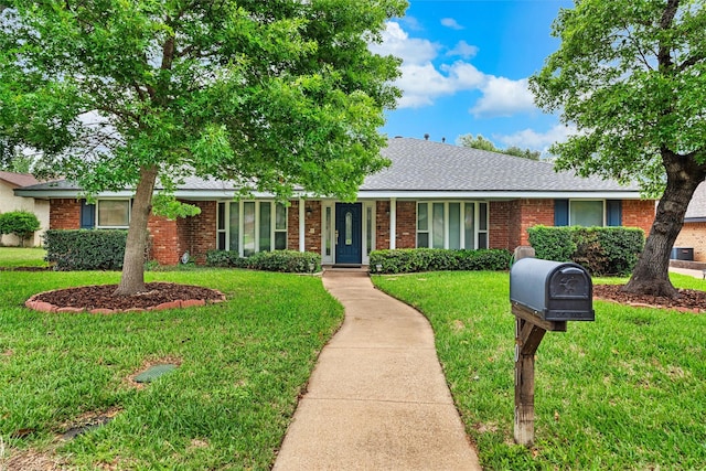 1013 Briarcreek Dr, Arlington, TX 76012 - ranch-style home featuring brick siding, a front yard, and roof with shingles