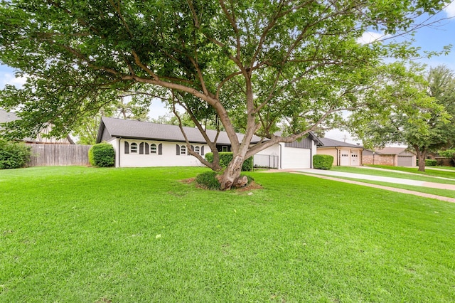 1823 E Cedar Elm Dr, Arlington, TX 76012 - ranch-style home featuring concrete driveway, fence, and a front lawn