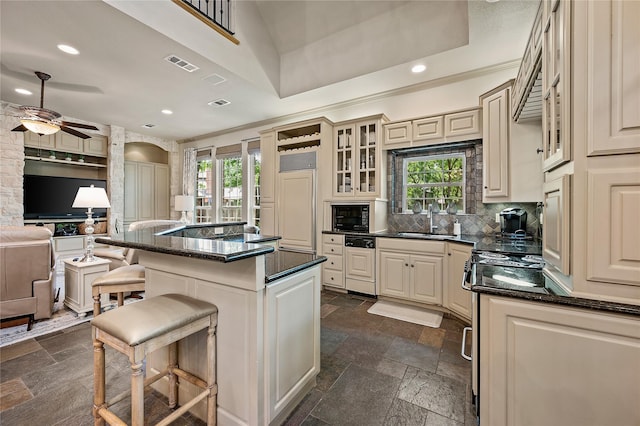 kitchen featuring visible vents and cream cabinetry