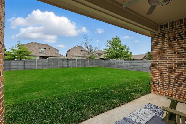view of yard featuring a patio, a fenced backyard, and ceiling fan