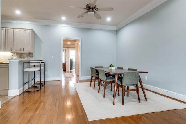 dining space with light wood-style floors, ornamental molding, a ceiling fan, and recessed lighting
