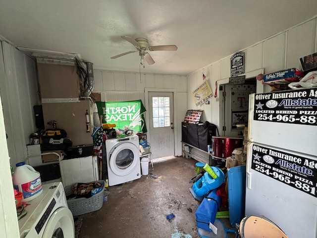 laundry area featuring laundry area, a ceiling fan, and washing machine and dryer