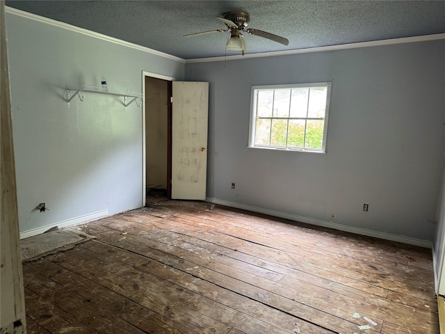 unfurnished bedroom featuring wood-type flooring, a textured ceiling, a ceiling fan, baseboards, and ornamental molding