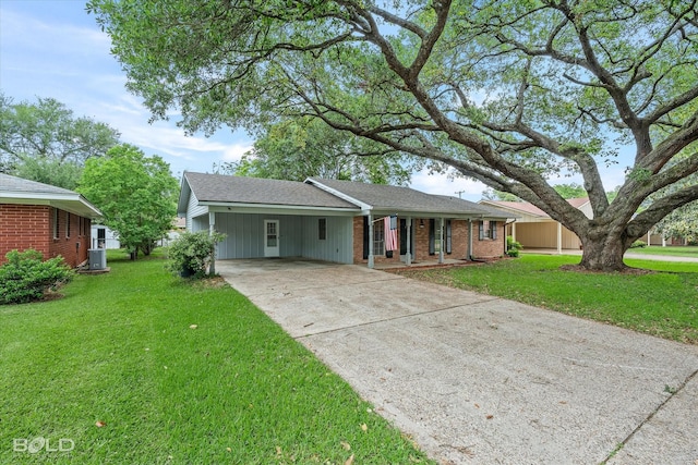 230 Peyton Colquitt Pl, Shreveport, LA 71115 - ranch-style home with roof with shingles, driveway, a front yard, and a carport