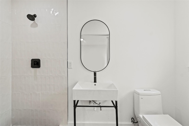 7734 Bruton Rd, Dallas, TX 75217 - bathroom featuring a sink, toilet, and tiled shower