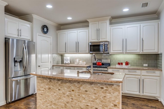217 Brick Row Dr, Richardson, TX 75081 - kitchen featuring visible vents, dark wood-style flooring, white cabinets, and stainless steel appliances