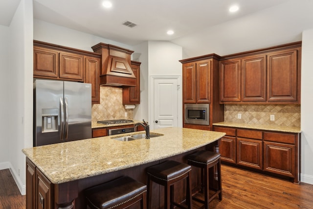 4324 Ashburn Way, Fort Worth, TX 76244 - kitchen with appliances with stainless steel finishes, a sink, dark wood-style flooring, backsplash, and a kitchen breakfast bar