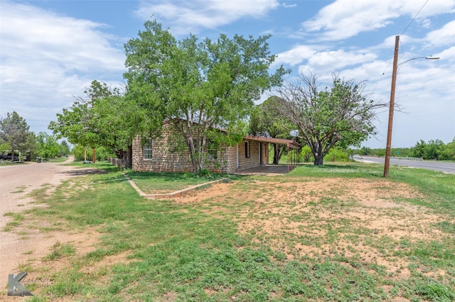 415 Sweetwater Rd, Bronte, TX 76933 - view of front of home with a front yard